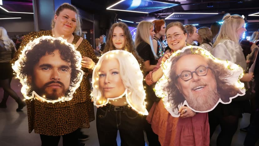 UMK | Glitter and fake mustaches forgotten at home: photos show the fan atmosphere