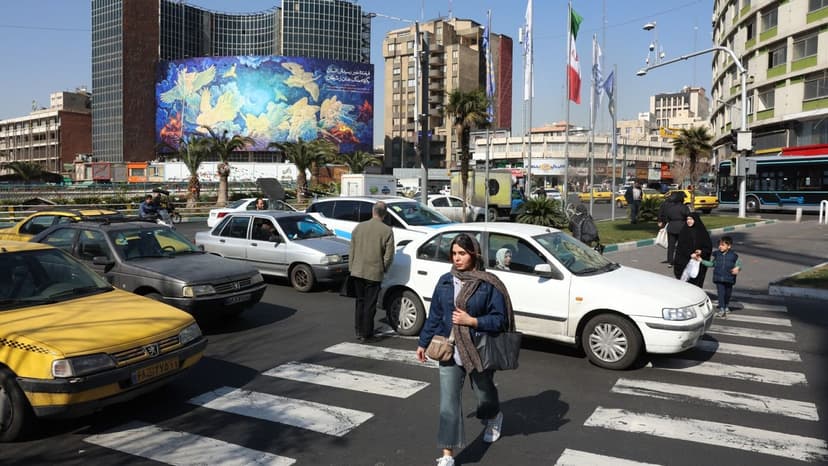 Iran | Opiskelijat palasivat protestoimaan, presidentti: Iran ei taivu painostuksen alla