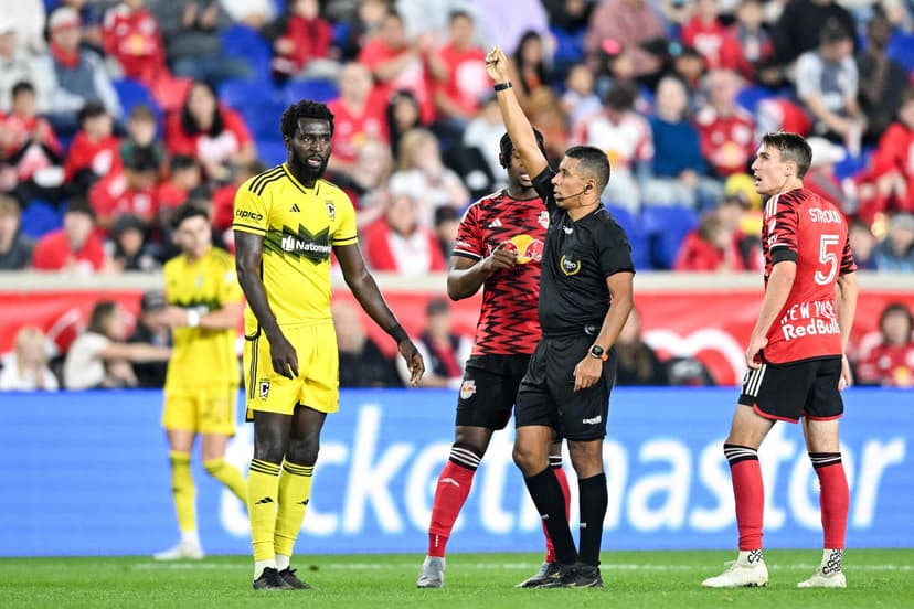 Auf eigene Gelbe Karte gewettet: Fußballer in USA lebenslang gesperrt