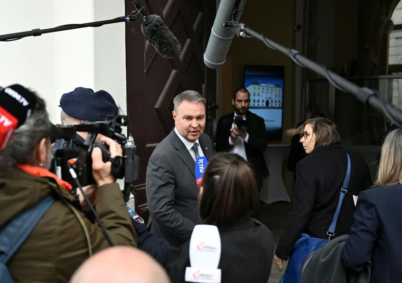 SPÖ Leadership Criticized for Distancing Themselves from Party and Chairman Babler