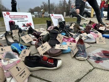 DSB Places Children's Shoes Outside Russian Embassy in Sofia to Commemorate Child Victims