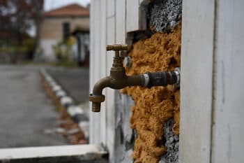 Bulgarian 'We Continue the Change' Accuses Former Rulers of 'Bomb' with Water Price