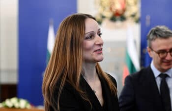 Bulgarian Consumer Protection Commission Investigates Electricity Suppliers Over Complaints