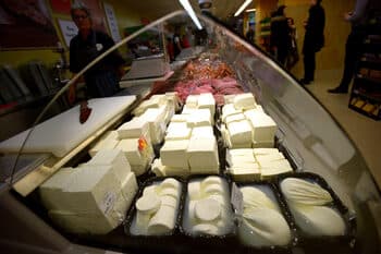 Bulgarian Farmers and Doctors Advocate Against Imitation Food Products