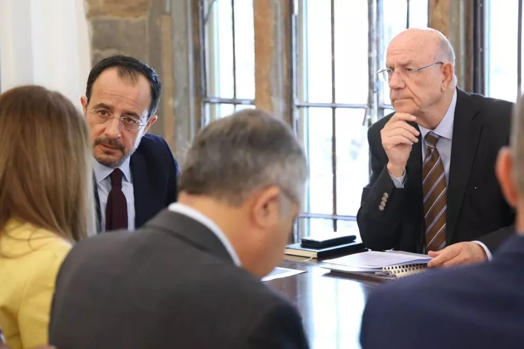 Athens closely but calmly monitors developments in the Middle East: Aid to Cyprus and the messages