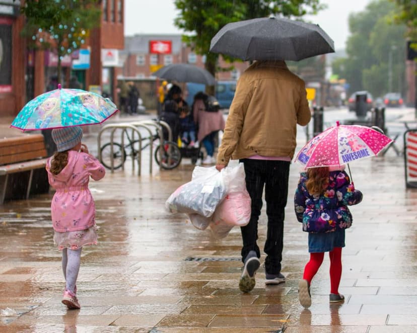 Consumer Confidence Dips in UK Amid Mounting Debts and Financial Strain