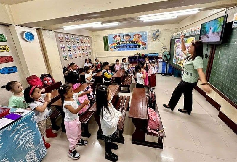 Public School Teachers to Receive P7,000 Clothing Allowance
