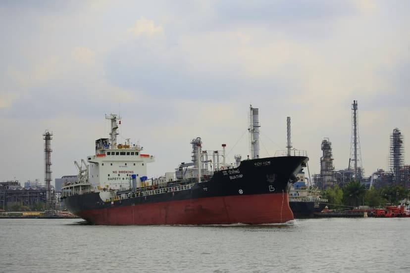 Iran Declares Strait Of Hormuz Closed: Oil Climbs, Dow Futures Down 154 Points As Global Supply Fears Escalate