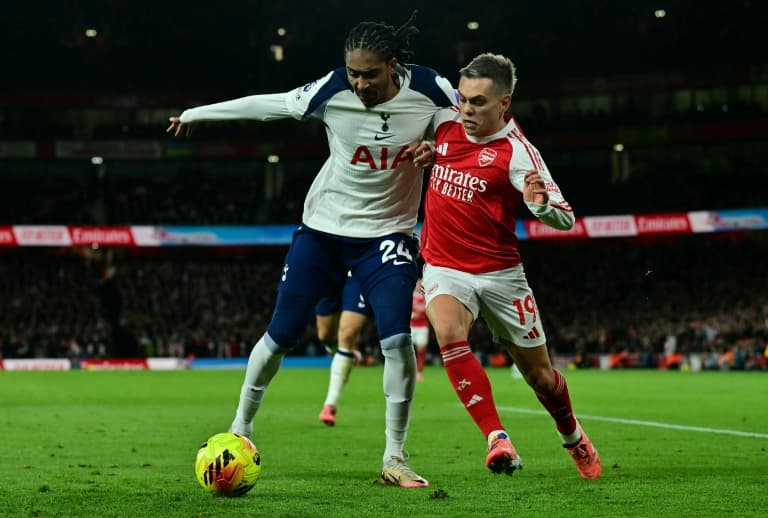 Arsenal Faces Title Jitters Ahead of Tottenham Showdown