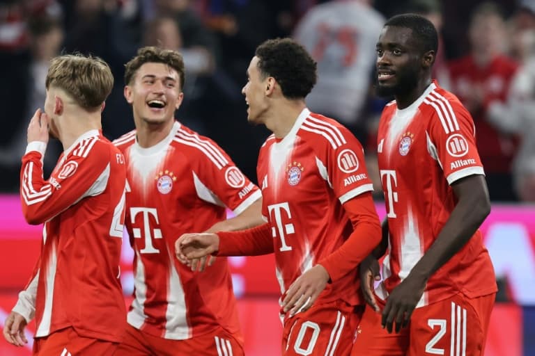 Kane-less Bayern brush aside Gladbach to continue title march