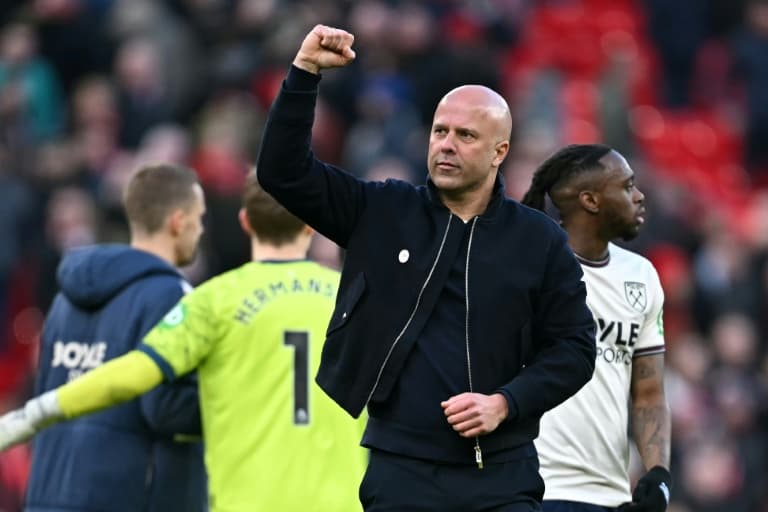 Liverpool's Slot says his 'football heart' does not like set-piece trend