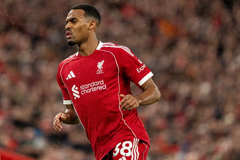 Liverpool urged to sell midfielder in shock summer move