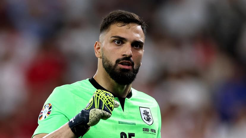 Report: Liverpool star ‘seriously considering’ shock exit