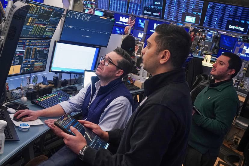 US Stocks Slip as AI Fears and Rising Oil Prices Impact Market