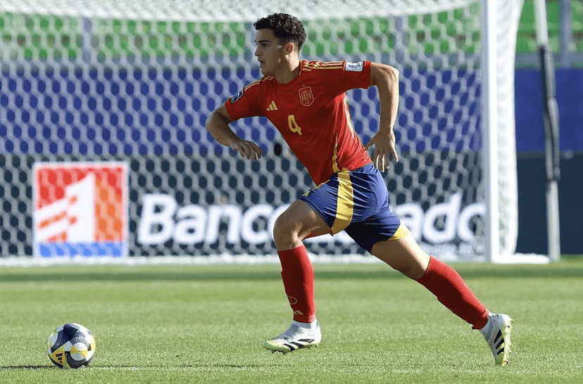 Barcelona 20-year-old defensive prospect trains with first team amid injury woes