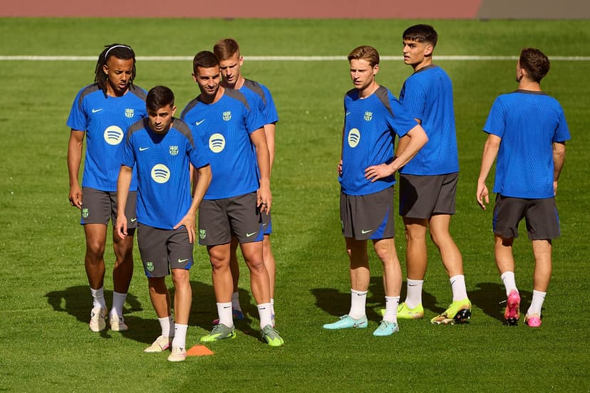 Barcelona Locker Room Reflects on Back-to-Back Losses