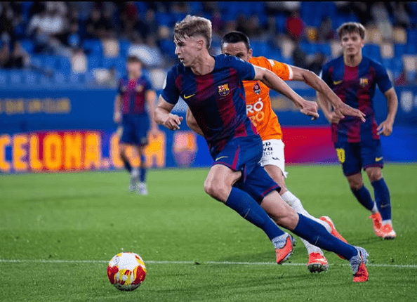 Barcelona midfield starlet in line for a call-up vs Villarreal in Frenkie de Jong’s absence
