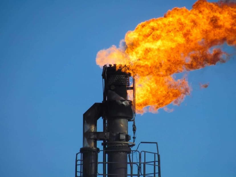 Bullish Price Surprises: Which Canadian Energy Infrastructure Stock Looks Like the Best Buy?