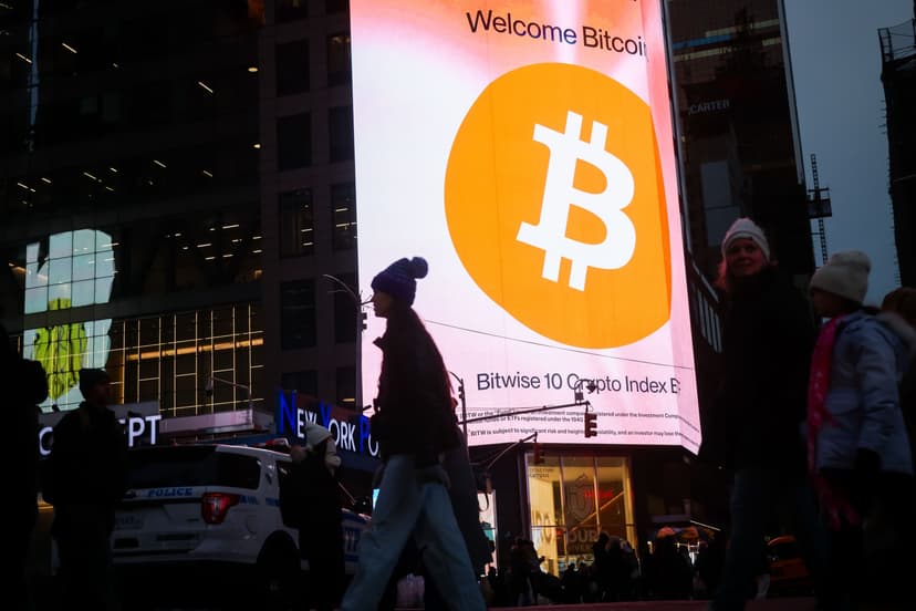 Hedge Funds That Piled Into US Bitcoin Funds Are First to Exit