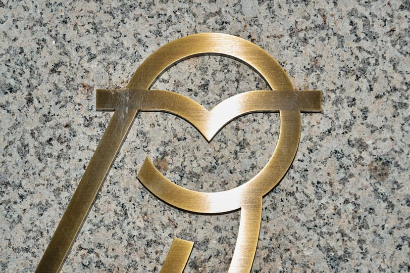 Blue Owl Stock Drops Amid Private Credit Concerns