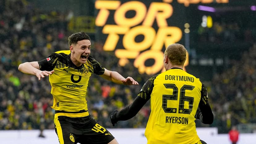 Borussia’s set-piece prowess continues against Augsburg