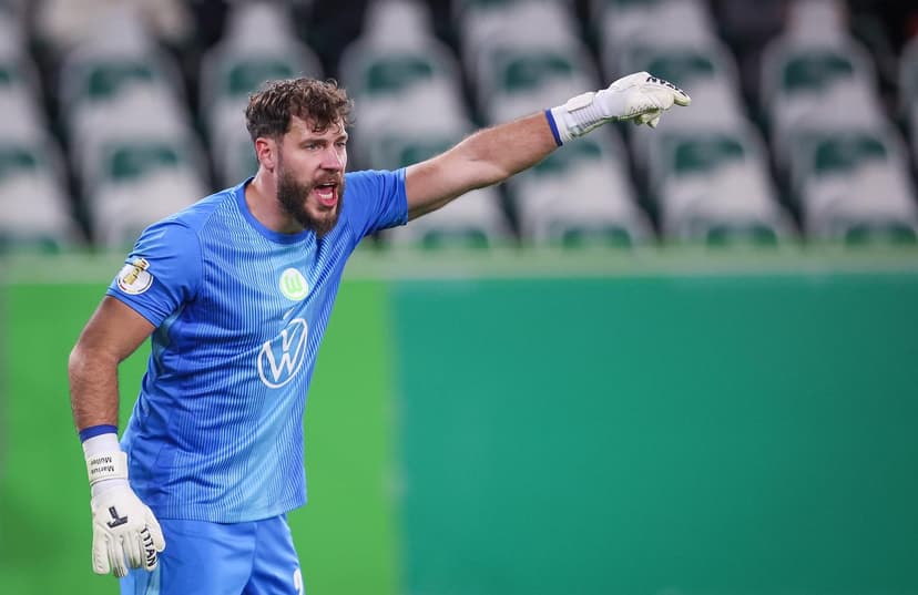 Müller hit with one-game ban, Wolfsburg assistant coach Holm departs