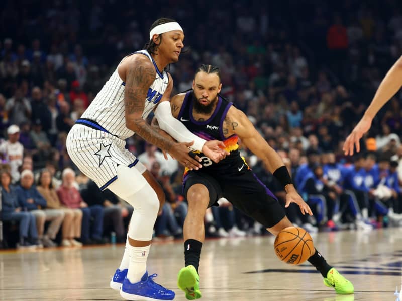 Dillon Brooks Exits Game with Hand Injury