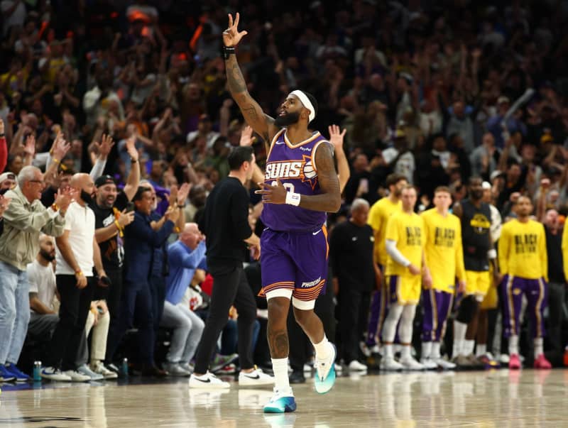 Royce O’Neale’s game-winner lifts Phoenix Suns over Lakers despite Doncic’s 41 points