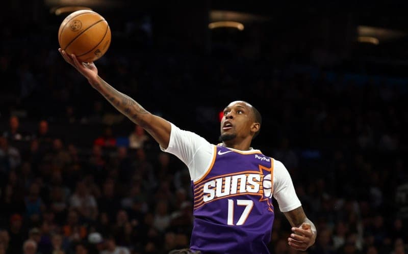 Phoenix Suns fans show love to Jamaree Bouyea following his standard NBA contract signing