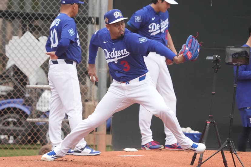 Edwin Diaz Impresses in Dodgers Spring Training Debut