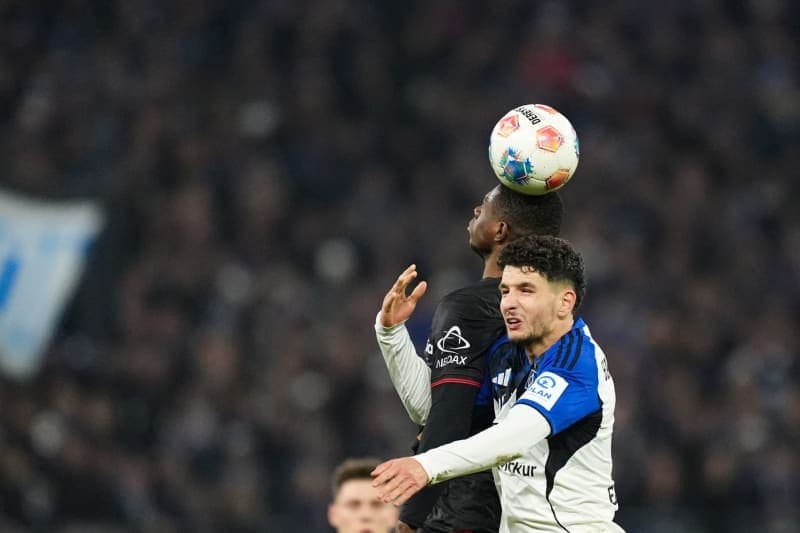 Leverkusen win 1-0 in Hamburg to remain in top four hunt