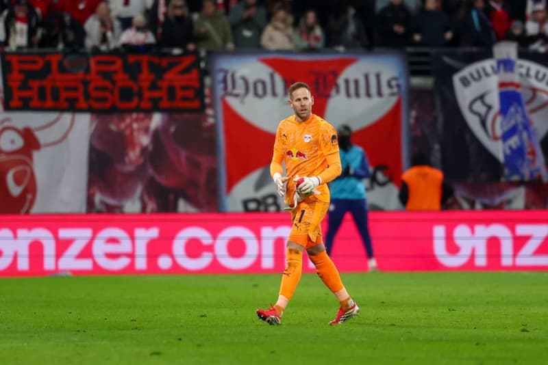 RB Leipzig Goalkeeper Gulacsi Out with Knee Injury