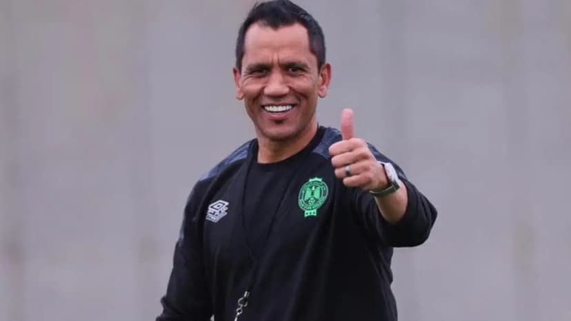 Fadlu Davids' Raja Casablanca maintain top spot