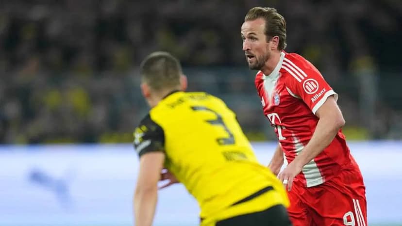 A Klassiker full of twists sends Bayern clear at the top