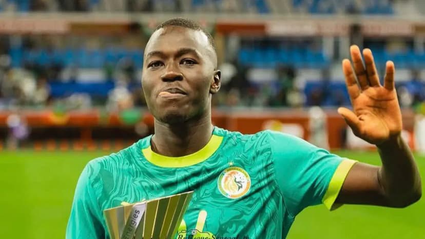 Manchester United monitoring Pape Gueye.