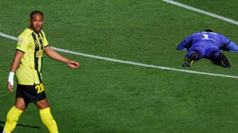 (Video) An own goal so bad it stunned the stadium