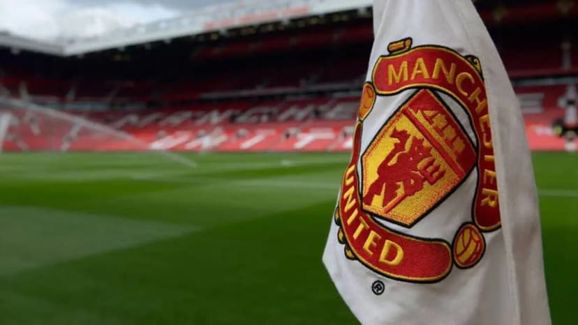 A World Cup-bound coach enters Manchester United’s thinking