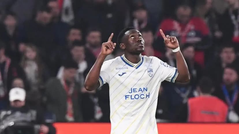 Sunderland enters the race for Arthur Avom