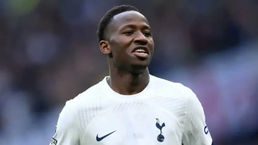 Galatasaray and Fenerbahçe battle for Pape Matar Sarr