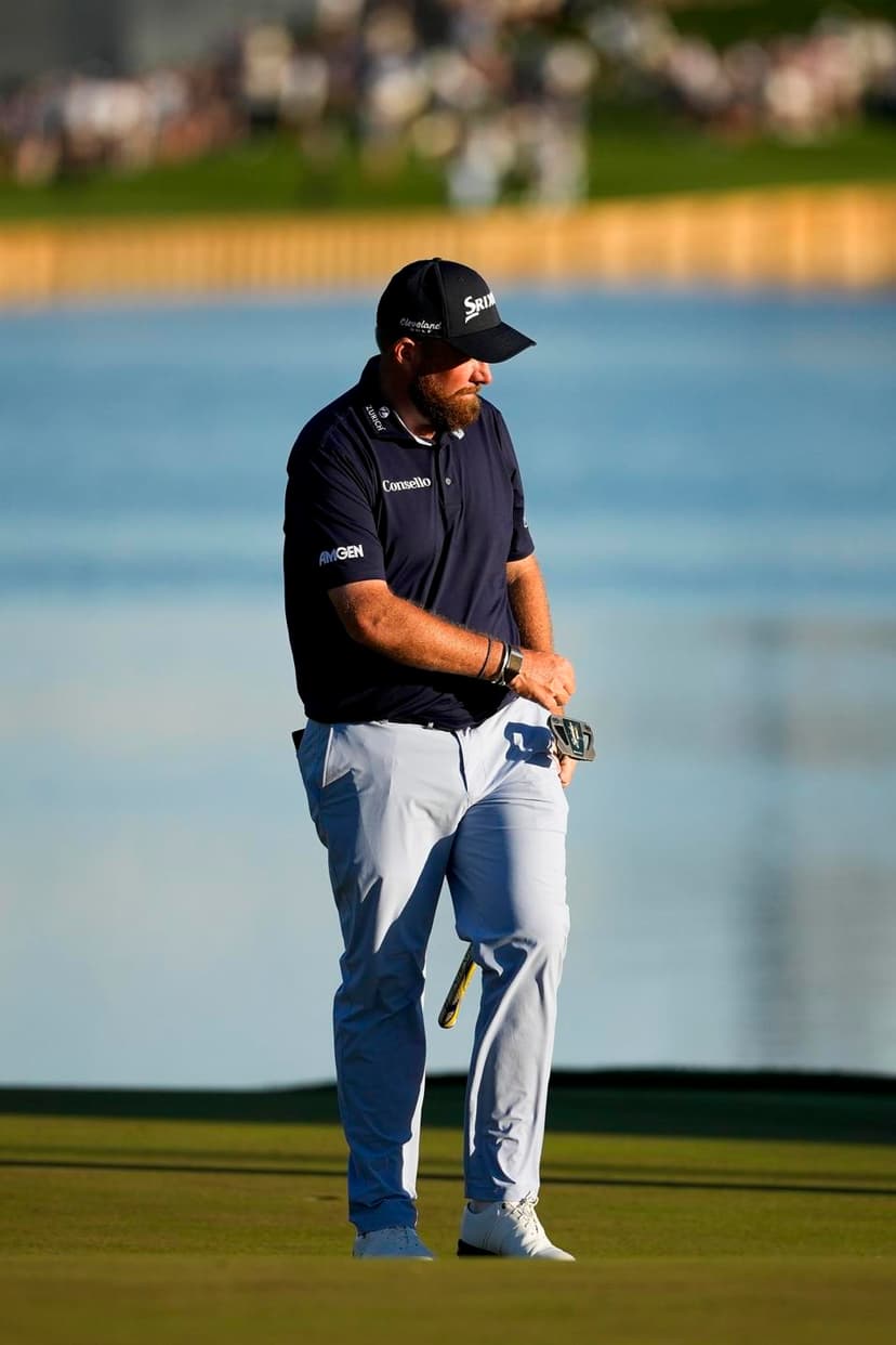 Players 2026: Si Woo Kim rips cigarette during huge backup on 7 tee at TPC Sawgrass
