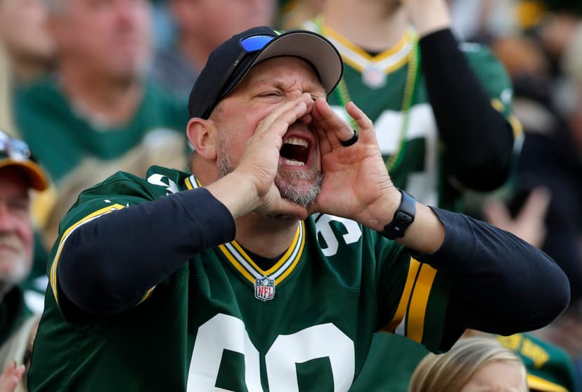 Packers warn season ticket holders: Attend games or lose tickets