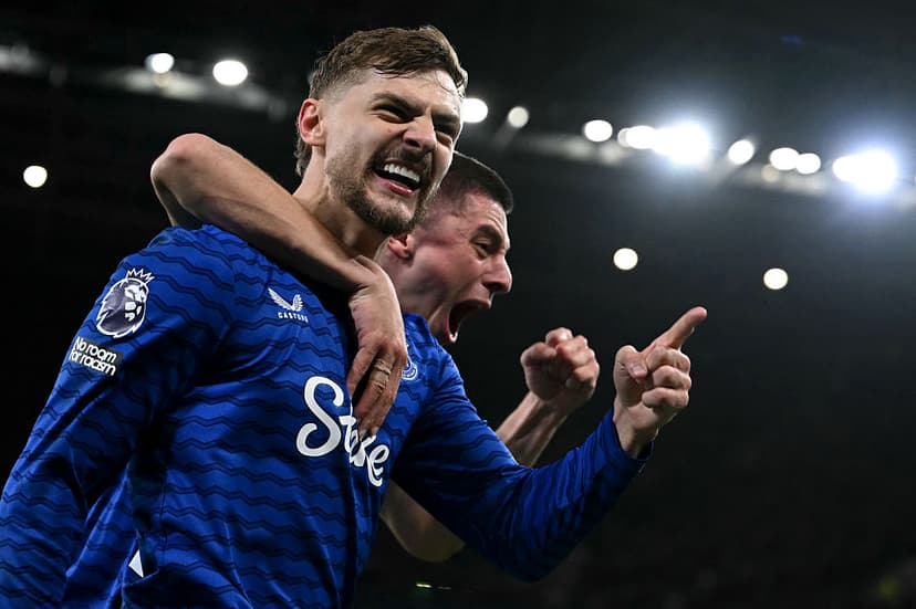 Moyes praises Everton duo for battling through illness to help their side to another win