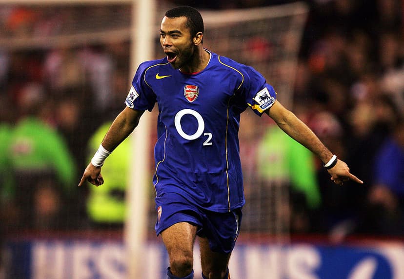 Ashley Cole says only an ‘absolute capitulation’ would stop Arsenal winning the title