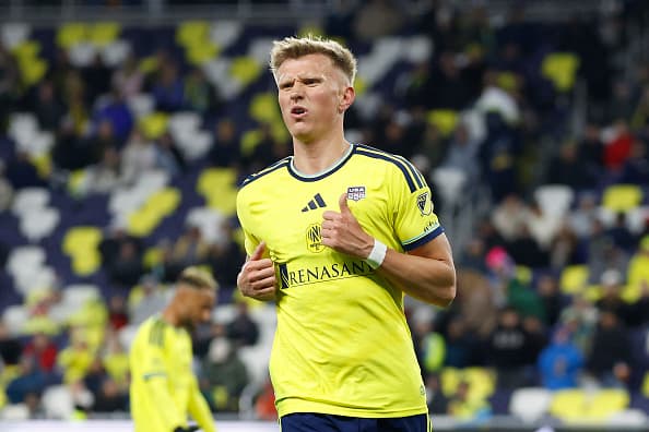 Ipswich Town striker target signs new deal with current club