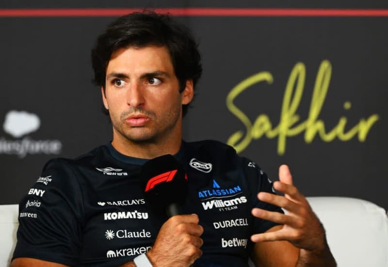 Carlos Sainz says he’s facing the same challenges as Fernando Alonso in 2026