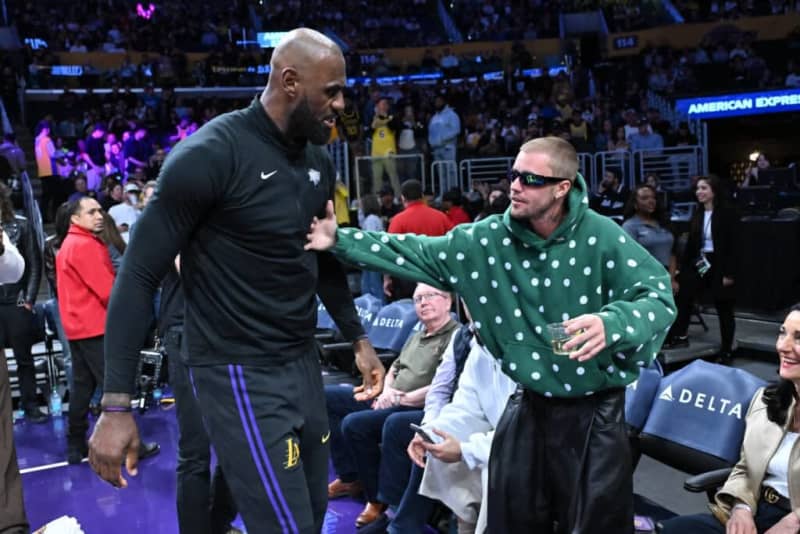 NBA fans react to LeBron James linking up with Justin Bieber during LA Lakers’ recent game