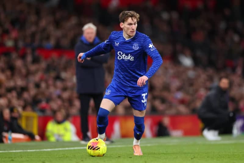 Kobbie Mainoo vs. James Garner Among Key Battles in Everton vs. Man Utd Clash