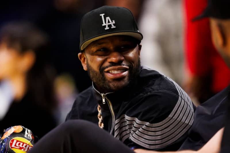 Floyd Mayweather Plans Professional Boxing Return in 2026