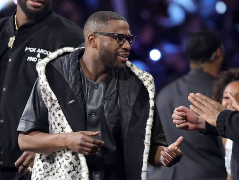 Boxing expert claims Floyd Mayweather is fighting three times because he has run out of money