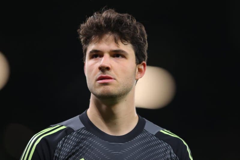 Senne Lammens' Arrival at Manchester United and Eli Junior Kroupi Interest